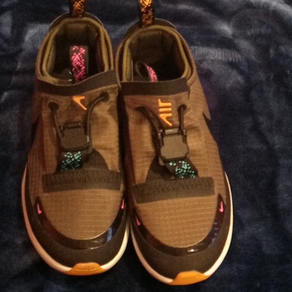 Nike Air MaxTennis Shoes - Picture 1 of 5